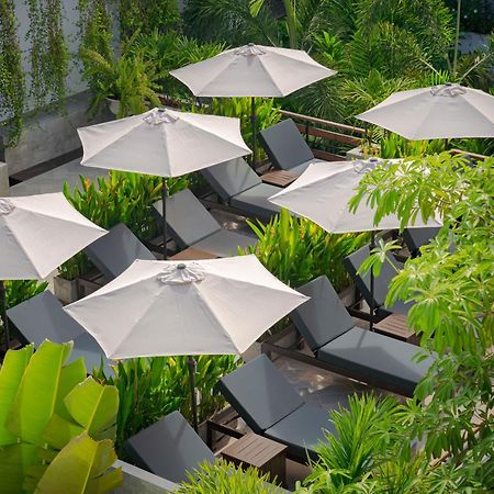 Eightfold Urban Resort 시엠리아프 외부 사진 The pool at the hotel