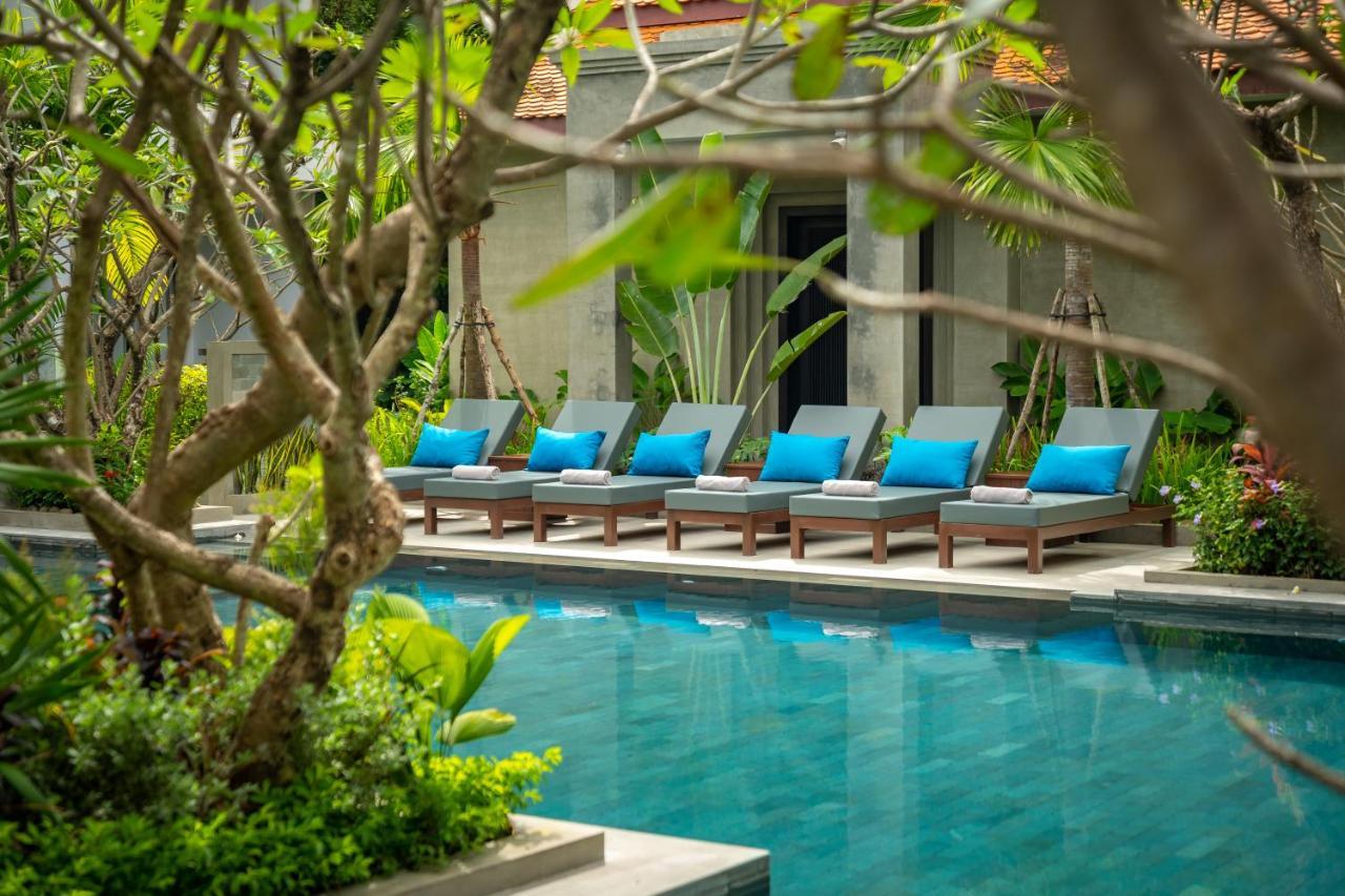 Eightfold Urban Resort 시엠리아프 외부 사진 The swimming pool at the hotel