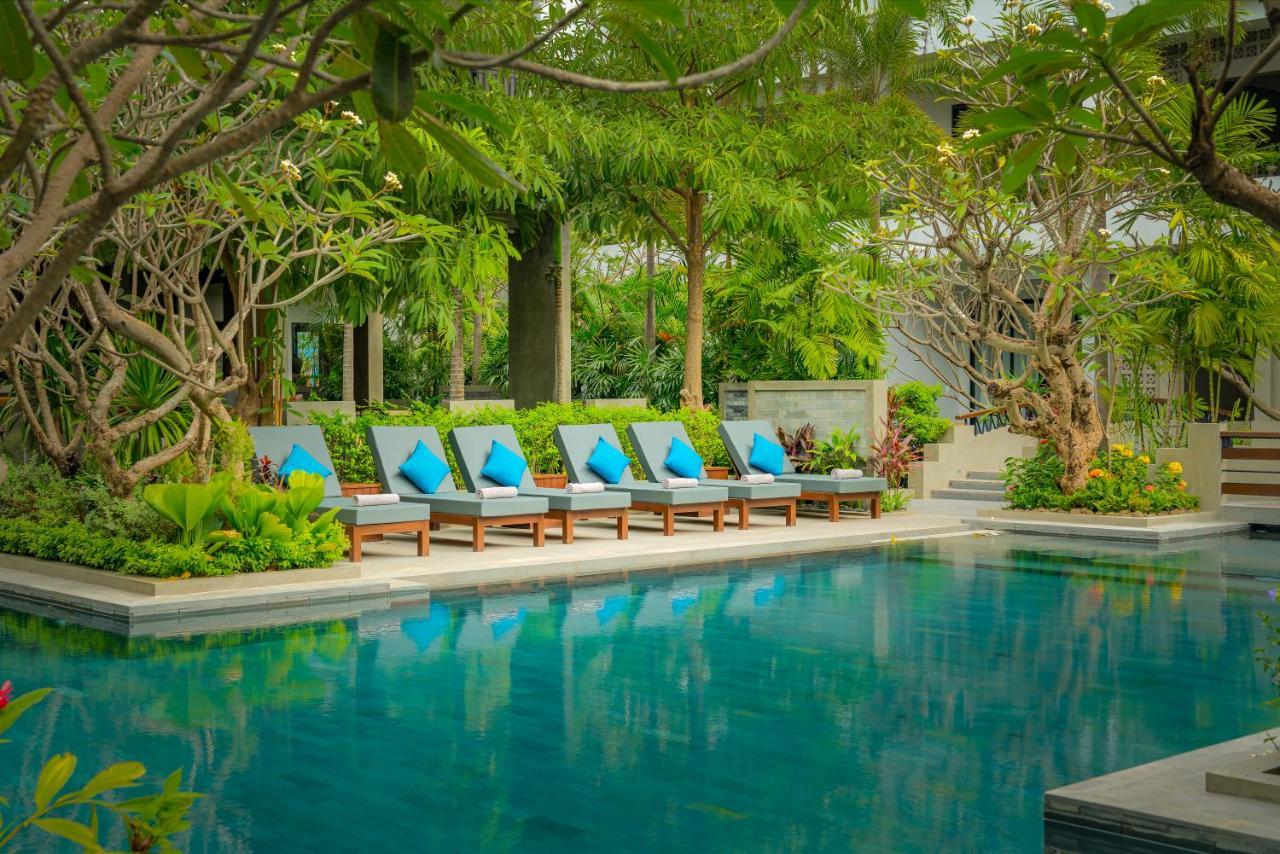 Eightfold Urban Resort 시엠리아프 외부 사진 The swimming pool at The Sukhothai