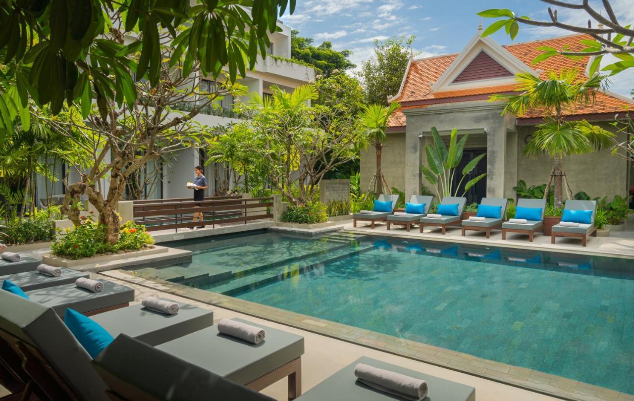 Eightfold Urban Resort 시엠리아프 외부 사진 The swimming pool at The Library