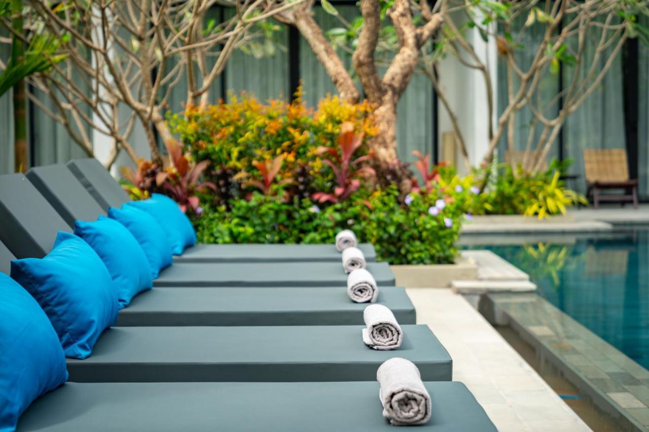 Eightfold Urban Resort 시엠리아프 외부 사진 Pool at the hotel