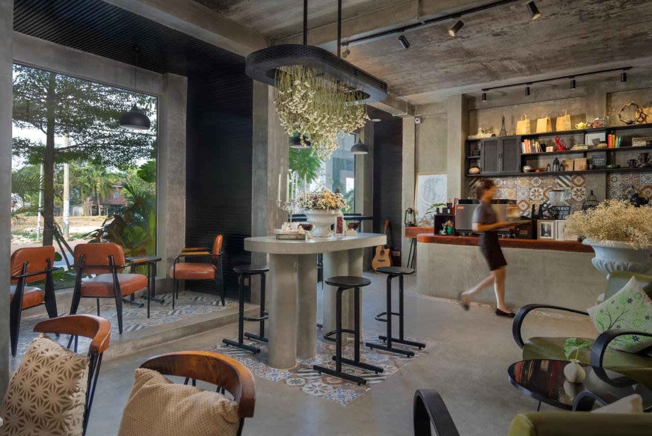Eightfold Urban Resort 시엠리아프 외부 사진 Interior of a coffee shop in Bangkok, Thailand