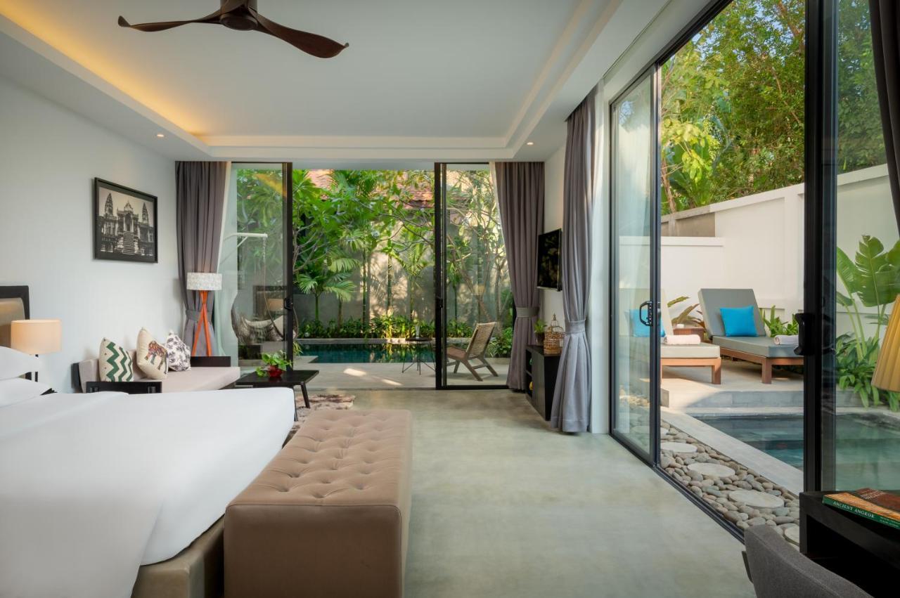 Eightfold Urban Resort 시엠리아프 외부 사진 A pool villa at The Village Phuket