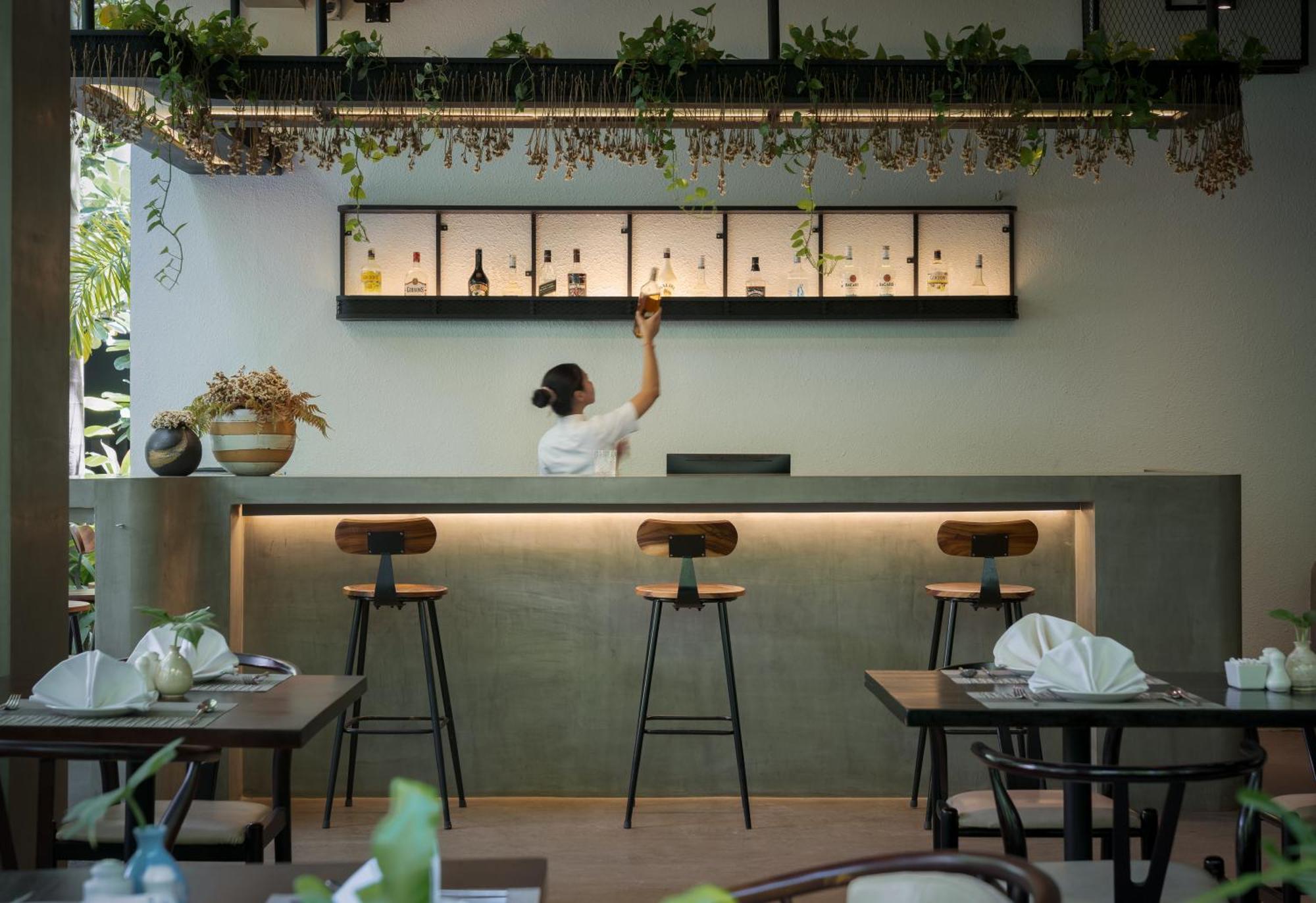 Eightfold Urban Resort 시엠리아프 외부 사진 Restaurant in Tokyo